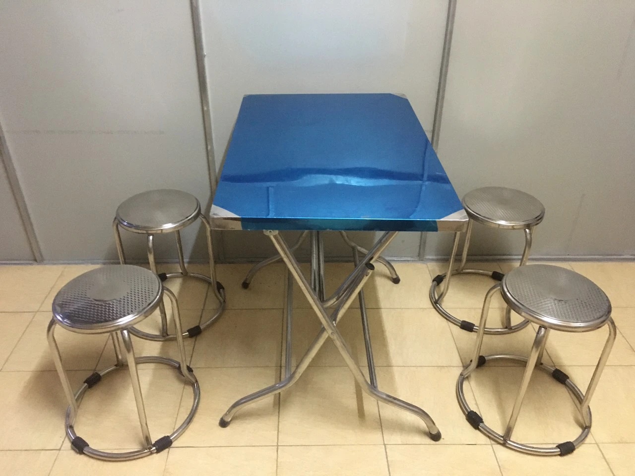 ban-ghe-inox-cho-nha-an-can-tin